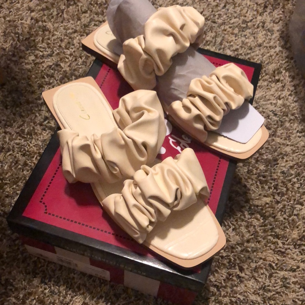 Women sandals
